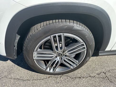 Used 2025 Mercedes-Benz GLS 450 4MATIC image 11