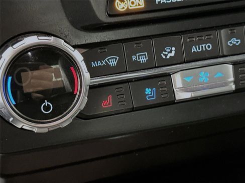 Used 2022 Ford F250 Lariat w/ Black Appearance Package image 16