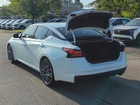 Used 2024 Nissan Altima 2.0 SR FWD image 10
