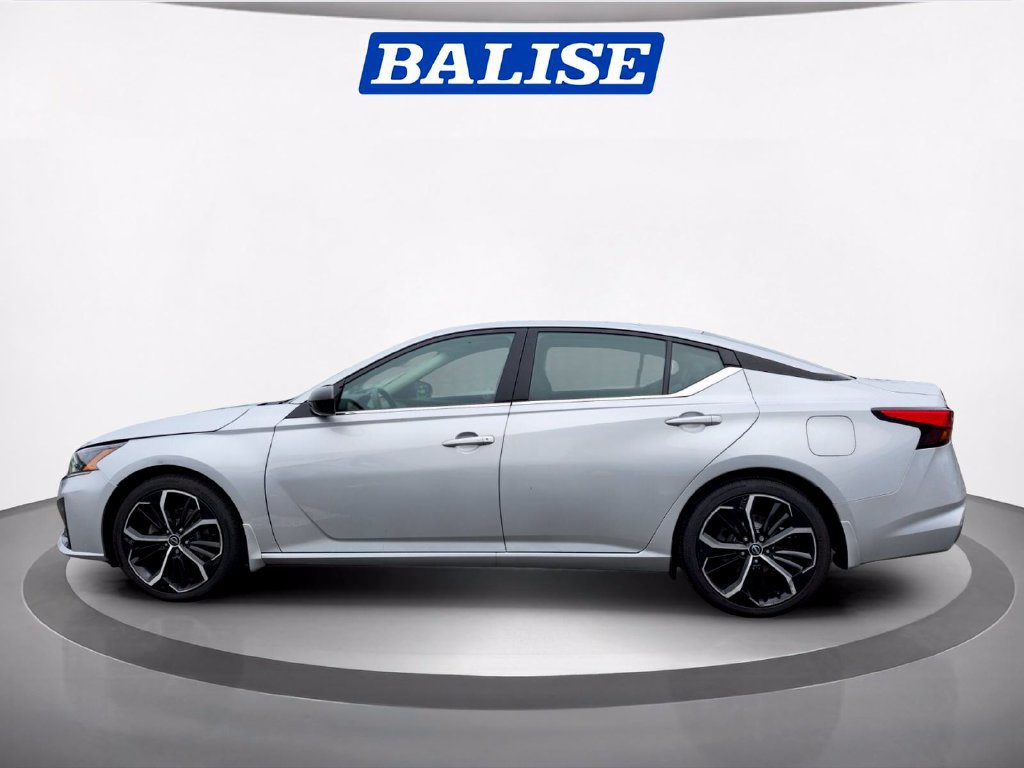 Used 2023 Nissan Altima 2.5 SR FWD image 2