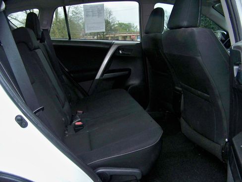Used 2018 Toyota RAV4 XLE AWD/4WD image 32