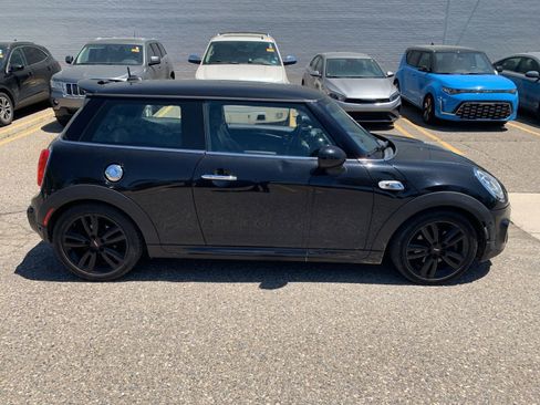 Used 2018 MINI Cooper S FWD image 4