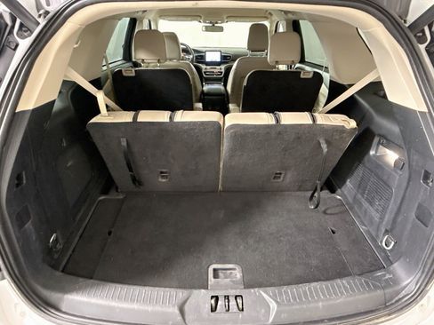 Used 2023 Ford Explorer XLT w/ Equipment Group 202A RWD image 35