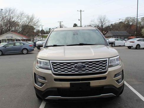 Used 2017 Ford Explorer Platinum image 2