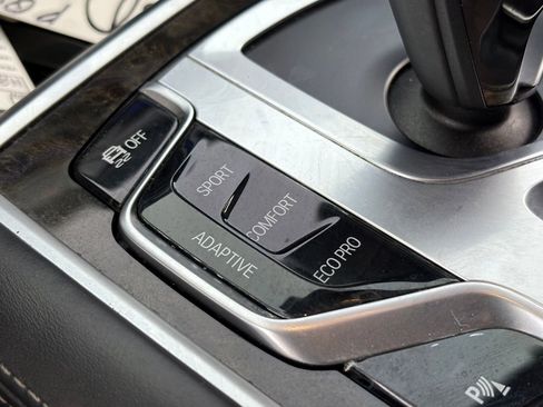 Used 2017 BMW 750i image 25