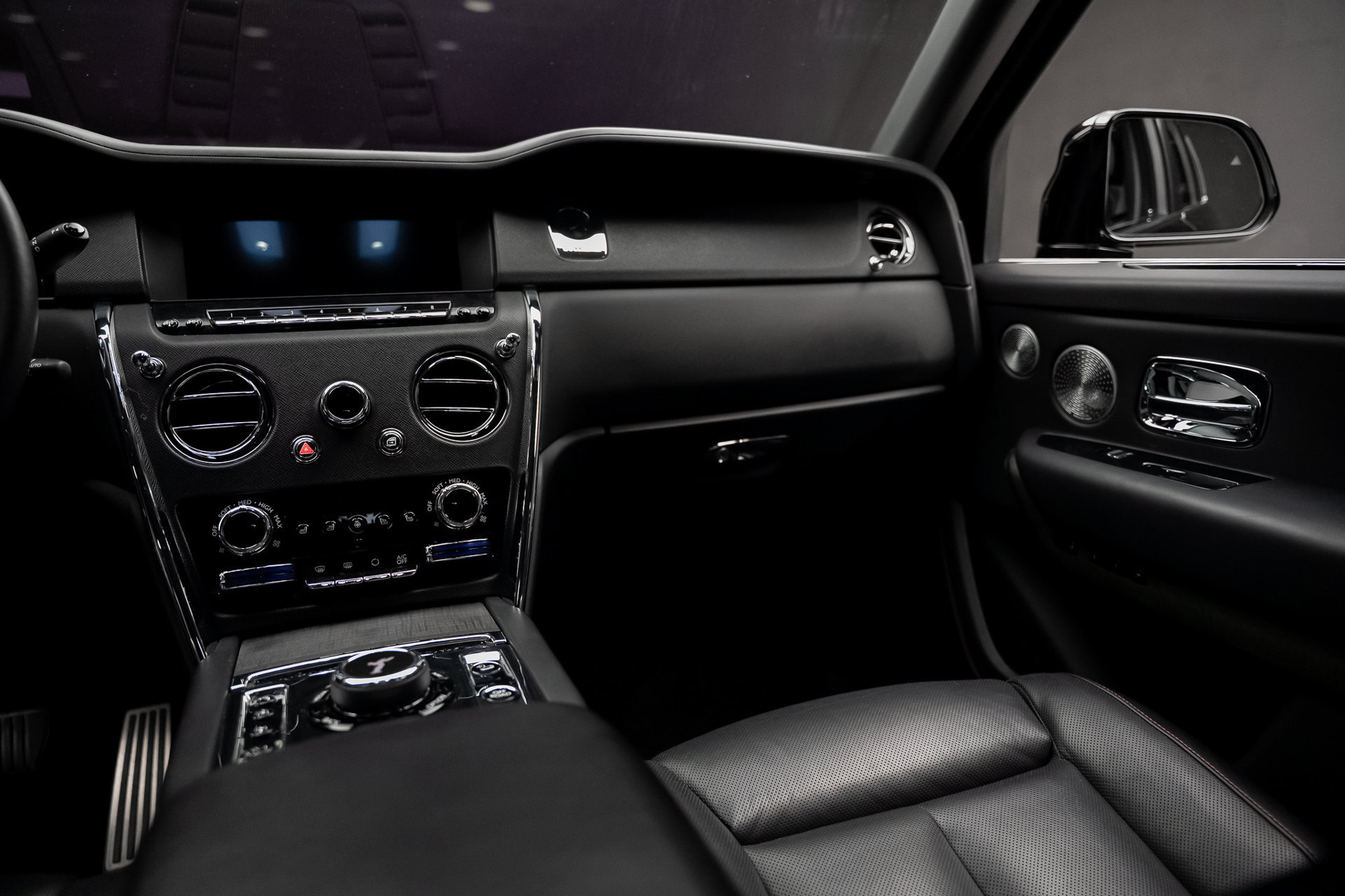 Used 2022 Rolls-Royce Cullinan w/ Technology Package AWD/4WD image 42