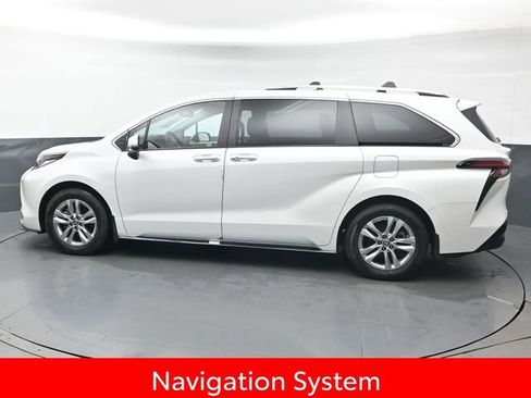 Certified 2023 Toyota Sienna Limited image 4