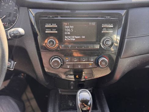 Used 2017 Nissan Rogue S w/ S Family Package FWD image 18