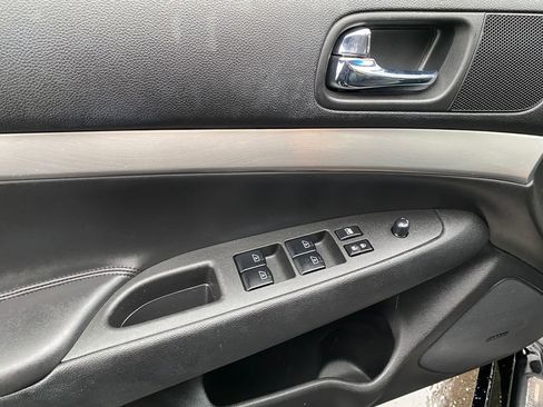 Used 2015 INFINITI Q40 w/ Navigation Package image 30