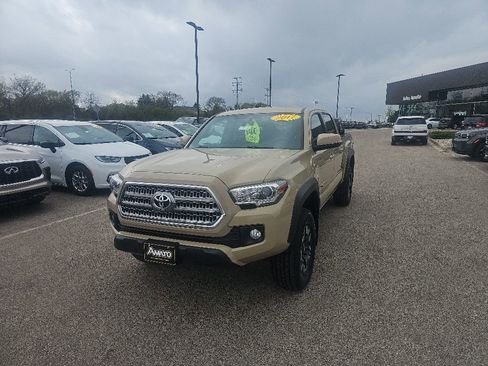 Used 2017 Toyota Tacoma TRD Off-Road w/ Tow Package (A/T) AWD/4WD image 1