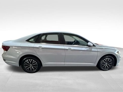 Used 2019 Volkswagen Jetta SE FWD image 4