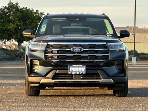 New 2026 Ford Explorer Active image 2