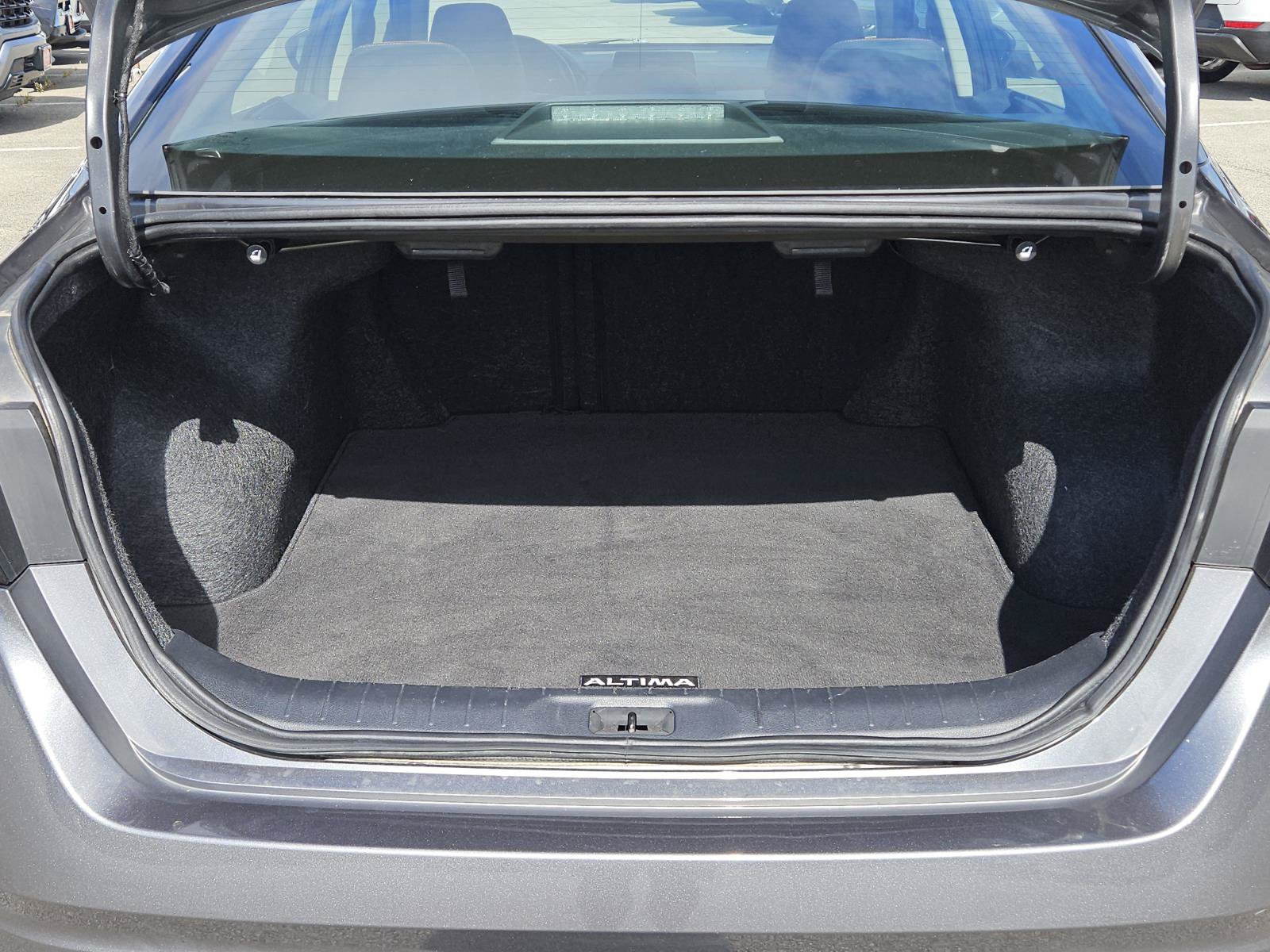Used 2024 Nissan Altima 2.5 SR FWD image 9