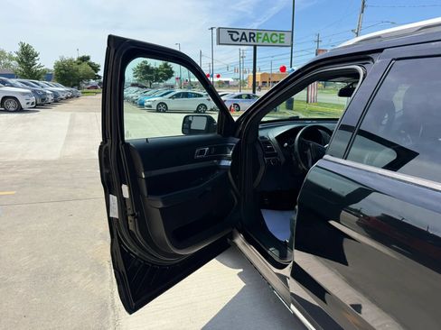 Used 2018 Ford Explorer XLT w/ Equipment Group 202A AWD/4WD image 18