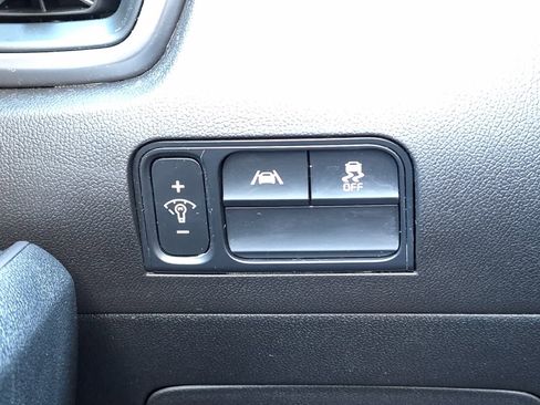 Used 2022 Kia Sorento LX image 18