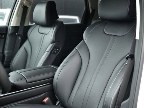 Certified 2025 Genesis GV80 2.5T Standard image 19