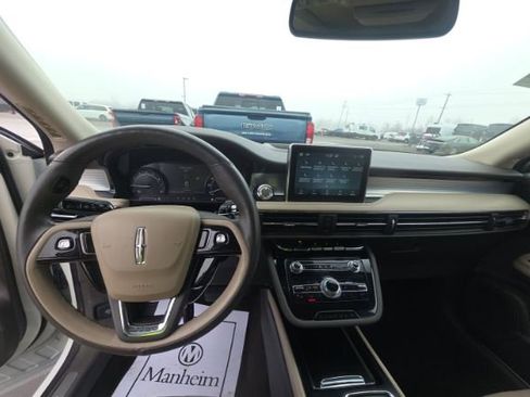 Used 2022 Lincoln Corsair AWD w/ Premium Package image 7
