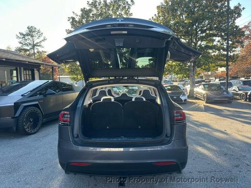 Used 2019 Tesla Model X image 22