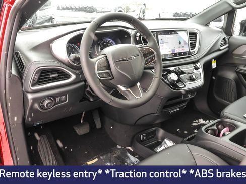 New 2026 Chrysler Pacifica Select image 4