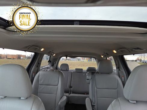 Used 2017 Toyota Sienna XLE image 35