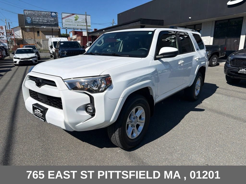 Used 2024 Toyota 4Runner SR5 AWD/4WD image 3