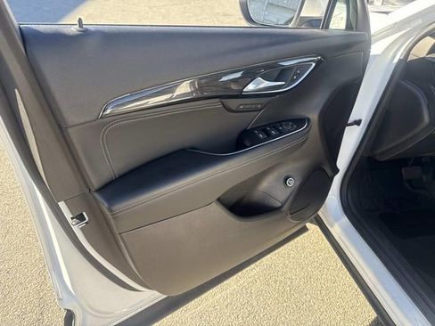 Used 2023 Buick Envision Essence image 17