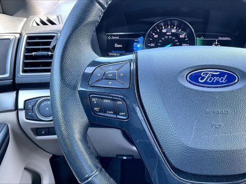 Used 2018 Ford Explorer XLT w/ Equipment Group 201A FWD image 11