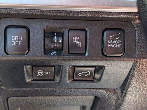Used 2018 Subaru Forester 2.5i Touring AWD/4WD image 11