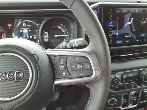 Used 2025 Jeep Wrangler Unlimited Sahara w/ Safety Group AWD/4WD image 19