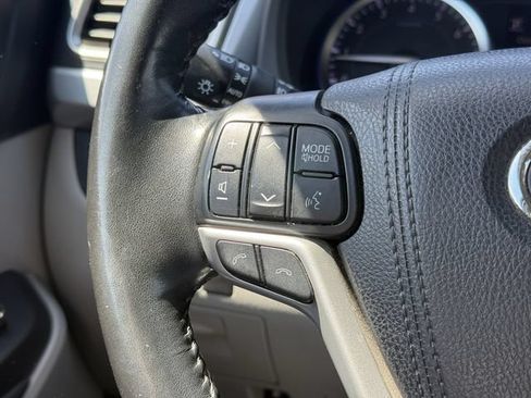 Used 2018 Toyota Highlander Limited FWD image 24