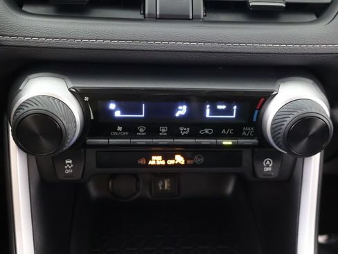 Used 2025 Toyota RAV4 LE AWD/4WD image 40
