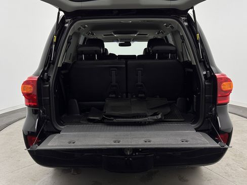 Used 2014 Toyota Land Cruiser image 35