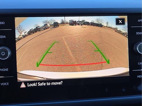 Used 2024 Volkswagen Taos SE image 16