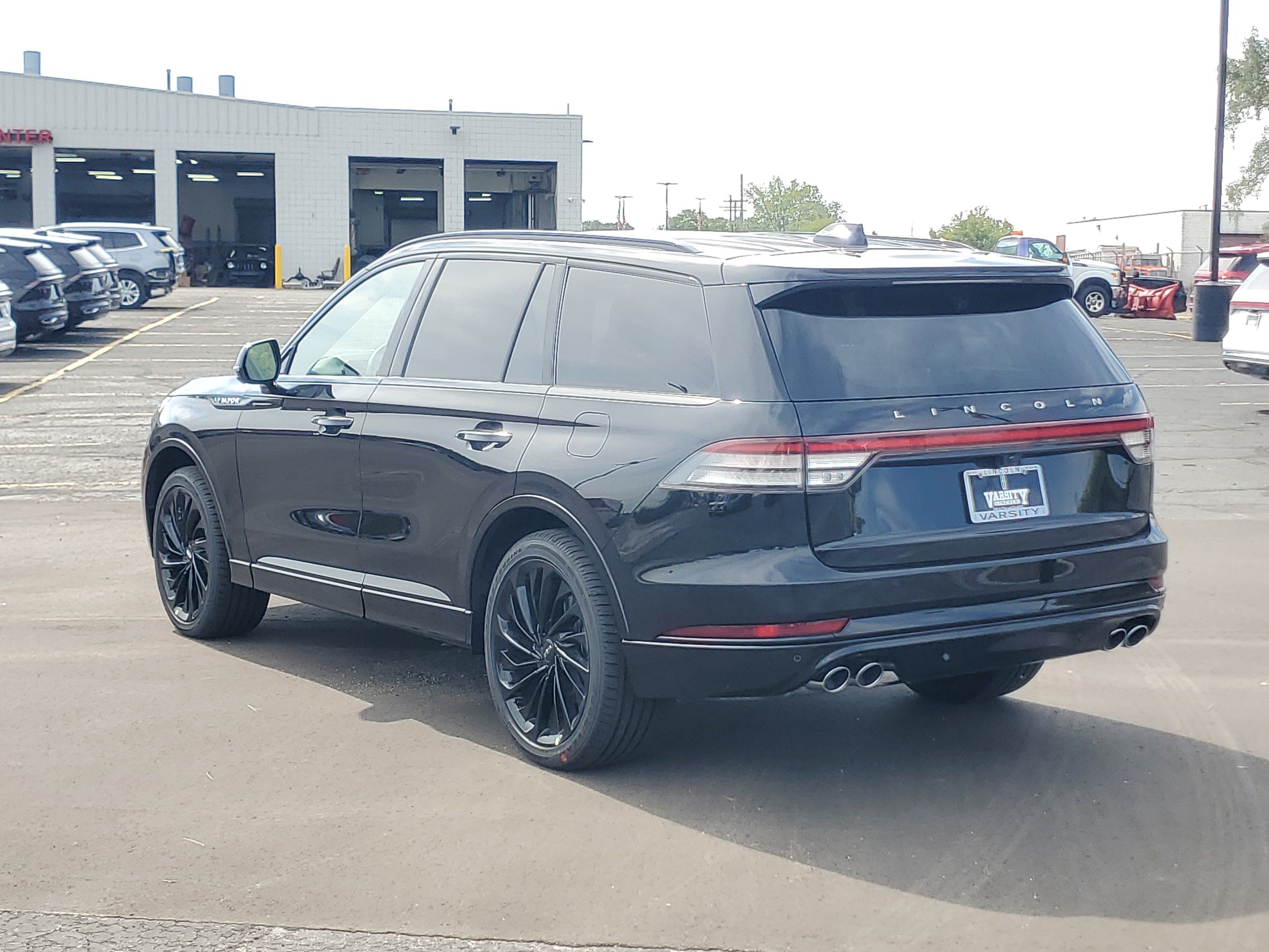 New 2027 Lincoln Aviator Reserve w/ Jet Appearance Package AWD/4WD image 3