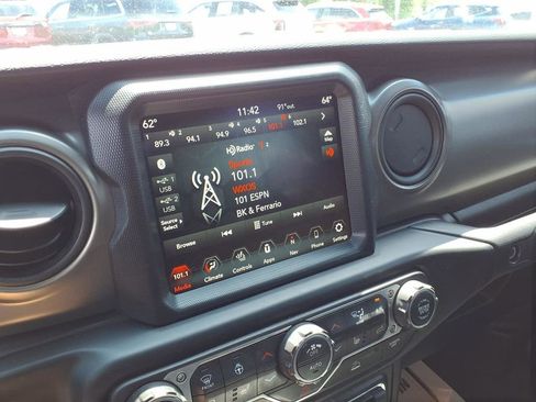 Used 2023 Jeep Gladiator Sport AWD/4WD image 10