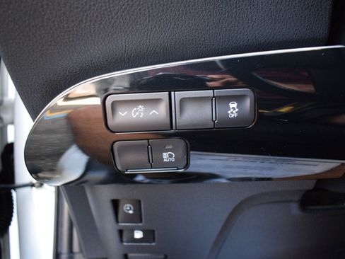 Used 2020 Toyota Prius Prime LE FWD image 24