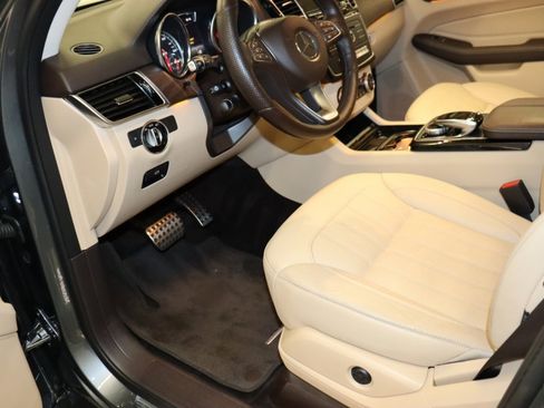 Used 2019 Mercedes-Benz GLE 400 4MATIC image 9