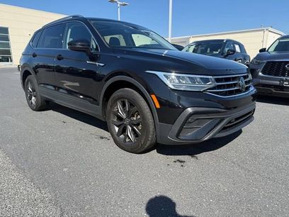 Used 2023 Volkswagen Tiguan SE w/ Panoramic Sunroof Package