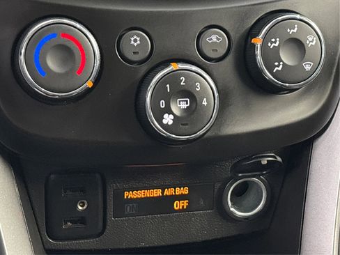 Used 2019 Chevrolet Trax LT w/ LT Convenience Package image 37