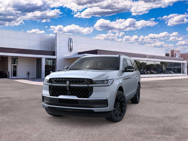 New 2026 Lincoln Navigator Reserve w/ Jet Appearance Package AWD/4WD image 2