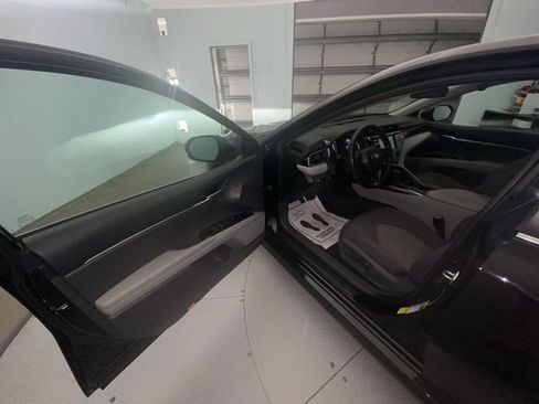 Used 2020 Toyota Camry LE FWD image 11