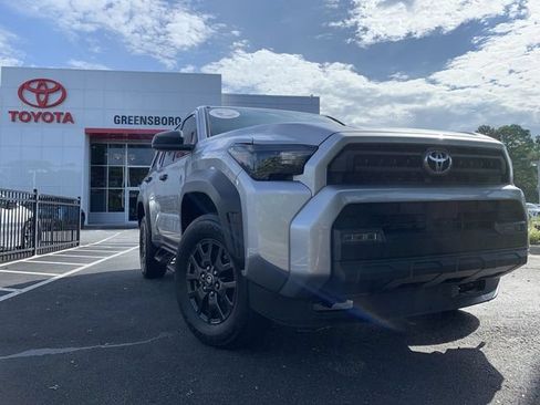 Used 2025 Toyota 4Runner SR5 AWD/4WD image 2