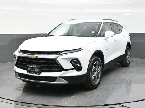 Used 2025 Chevrolet Blazer LT w/ Convenience Package AWD/4WD image 2