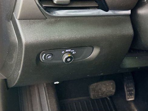 Used 2023 Chevrolet Traverse LT image 16