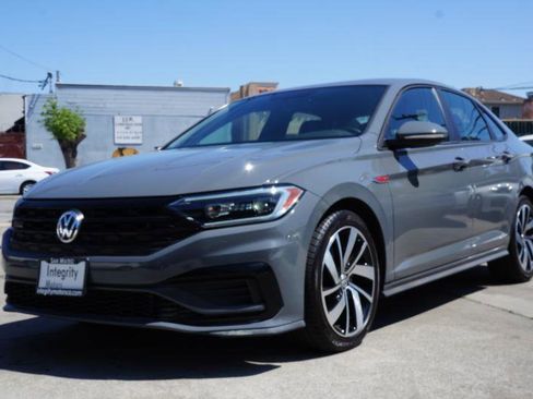 Used 2019 Volkswagen Jetta GLI image 3