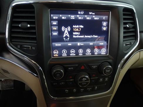 Used 2018 Jeep Grand Cherokee Limited AWD/4WD image 15