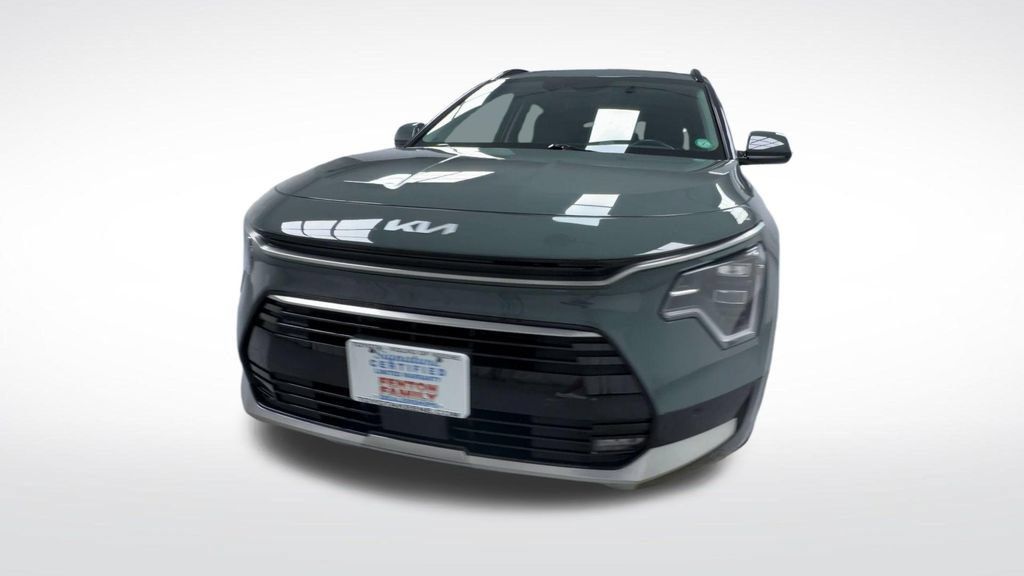 Used 2024 Kia Niro SX Touring FWD image 3