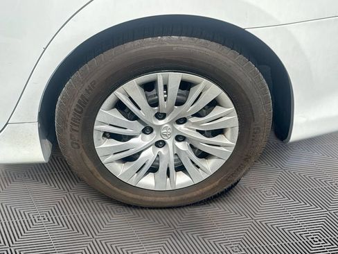 Used 2013 Toyota Camry FWD image 29