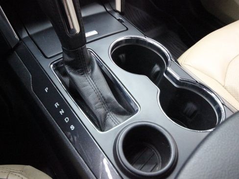 Used 2017 Ford Explorer Limited image 23