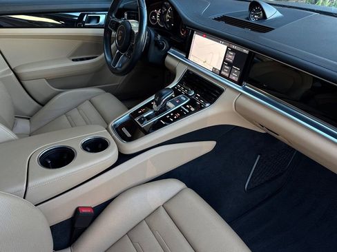 Used 2018 Porsche Panamera 4 image 17